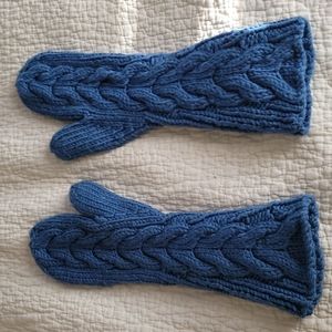 Women's knit mittens